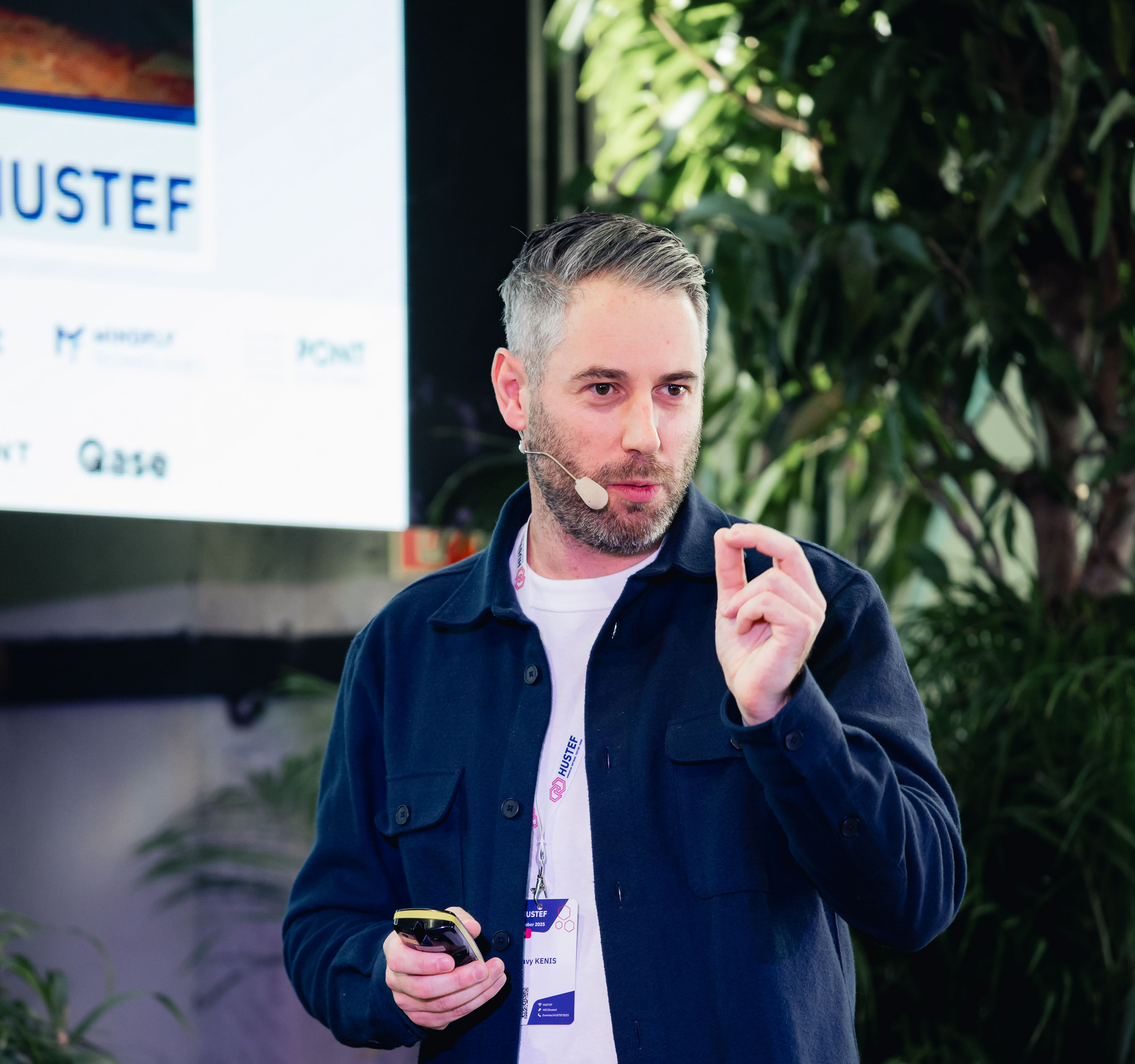 Davy Kenis speaking at HUSTEF 2025 conference